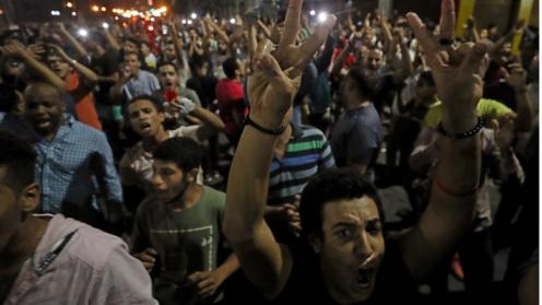 Gli scontri di Suez sono arrivati ​​il ​​giorno dopo che decine di manifestanti sono stati arrestati nella capitale egiziana_ Il Cairo_Mohamed Abd El Ghany_Reuters