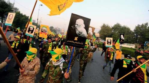 La milizia irachena di Kata'ib Hezbollah si riunisce in vista del funerale del comandante della milizia irachena Abu Mahdi al-Muhandes_Foto Reuters