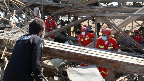 I membri dell'Autorità turca per la gestione dei disastri e delle emergenze _AFAD_ iniziano i lavori di ricerca e soccorso nel porto di Beirut_Agenzia Anadolu